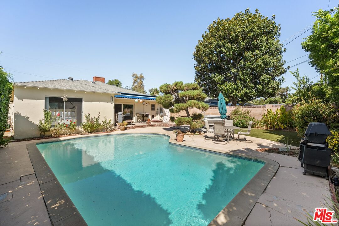 5832 Ranchito Ave