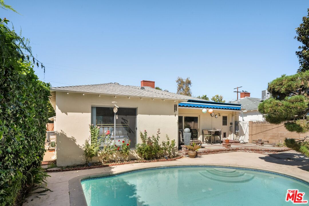 5832 Ranchito Ave