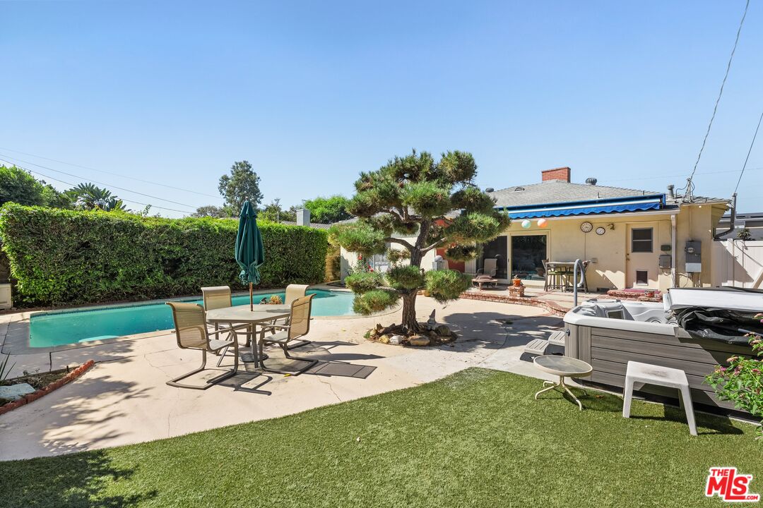 5832 Ranchito Ave