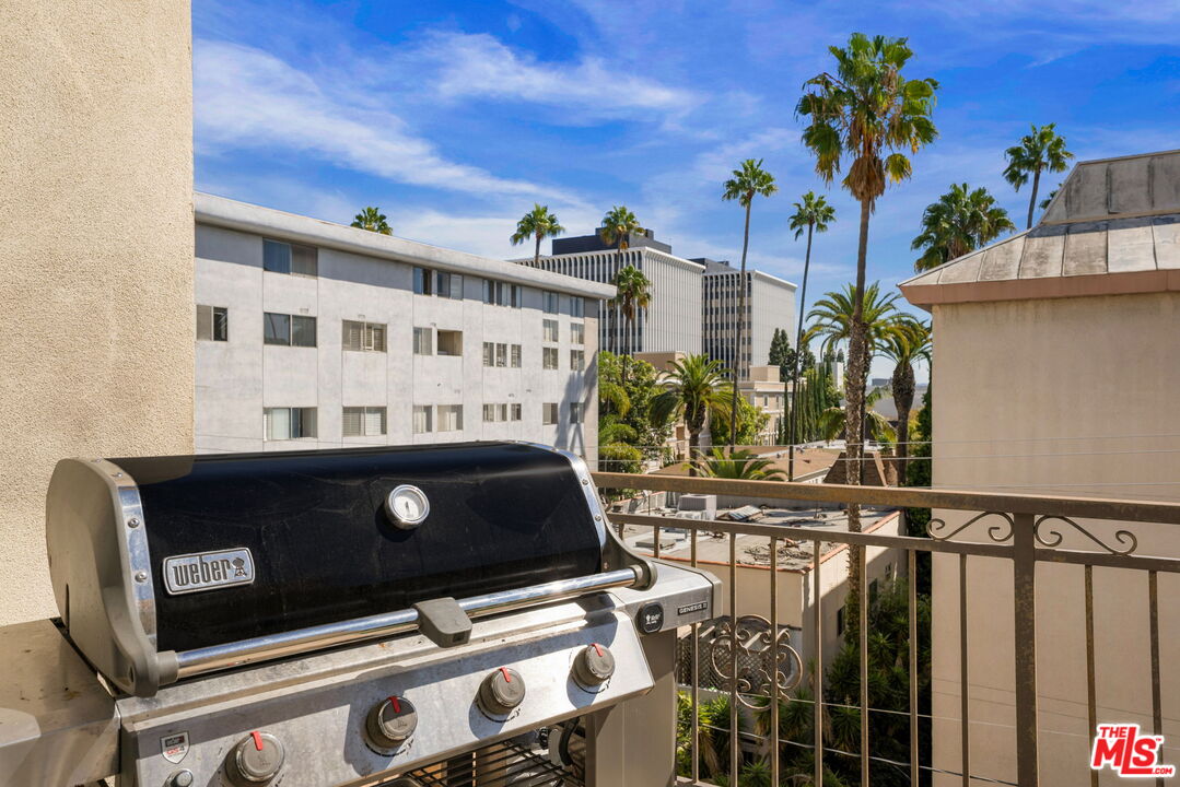 132 S Maple Dr Unit: PH3