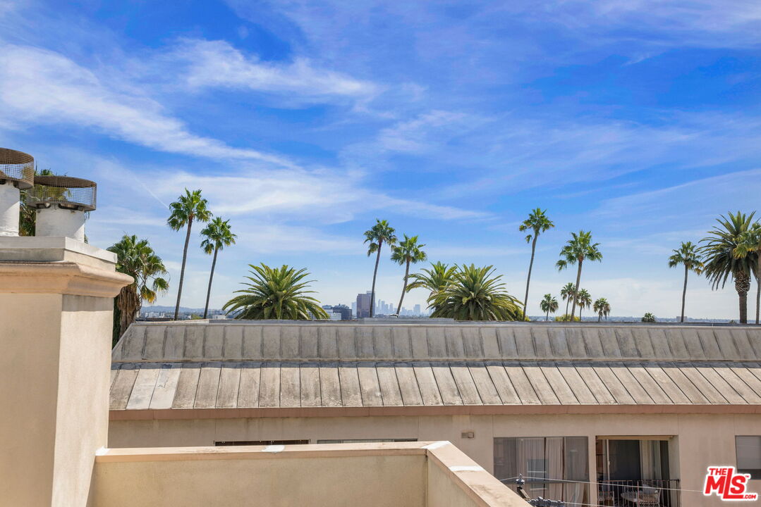 132 S Maple Dr Unit: PH3