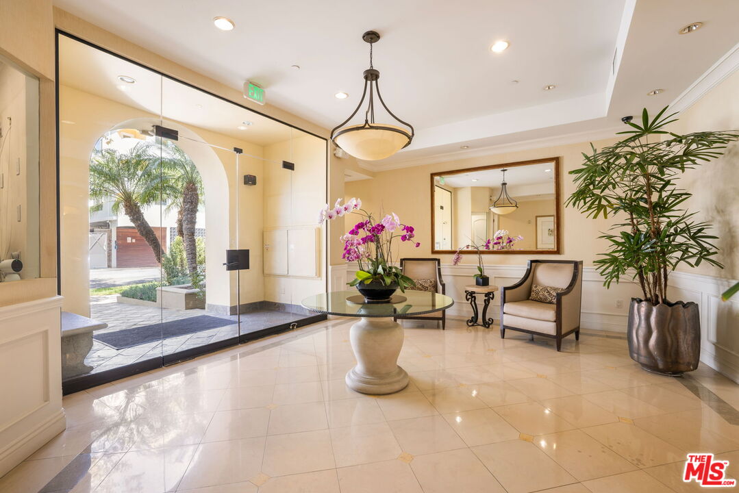 132 S Maple Dr Unit: PH3