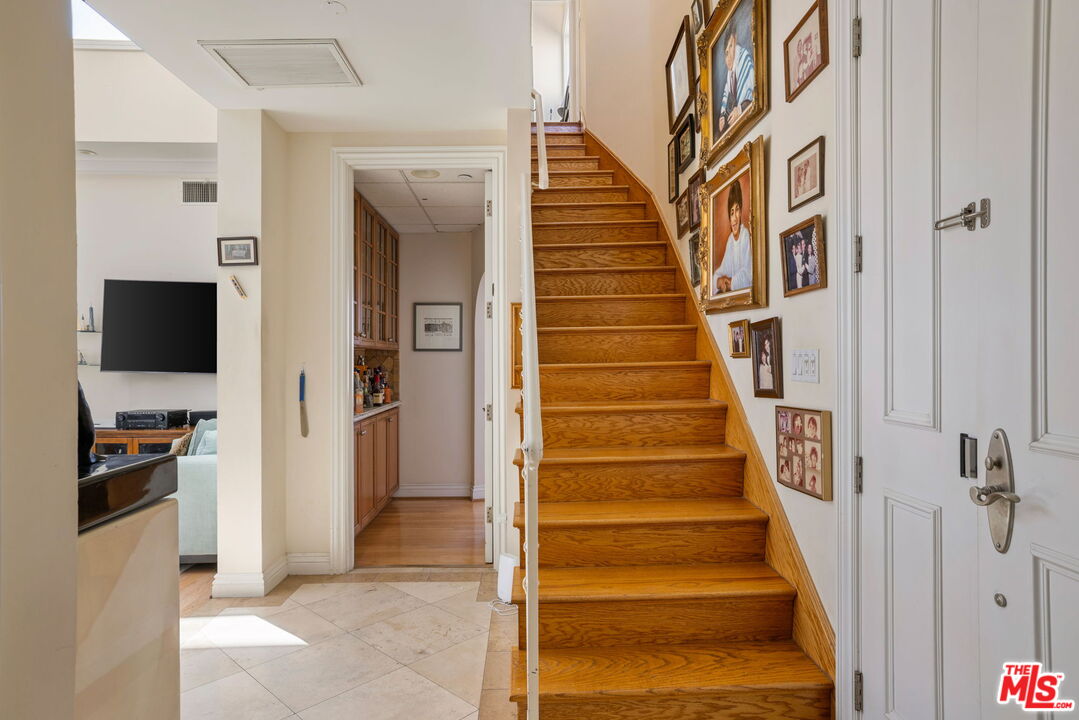 132 S Maple Dr Unit: PH3