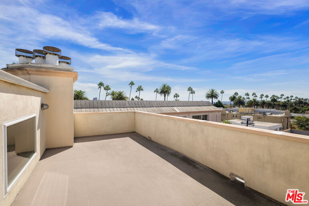 132 S Maple Dr Unit: PH3