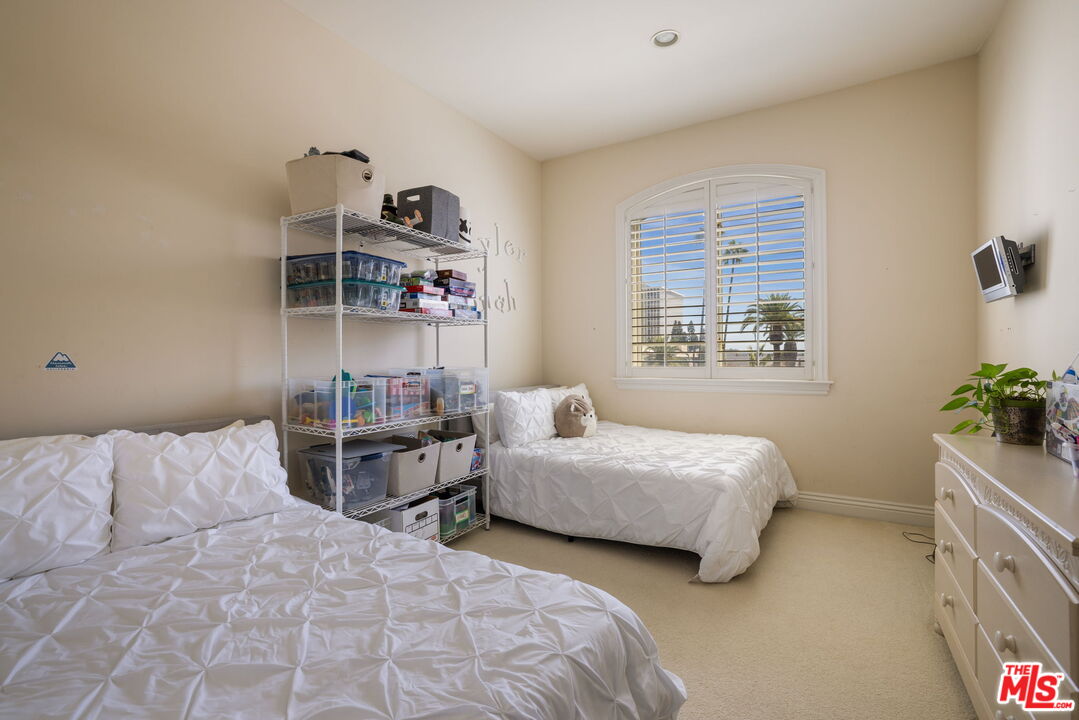 132 S Maple Dr Unit: PH3