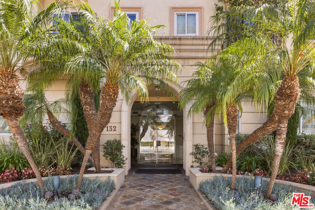 132 S Maple Dr Unit: PH3