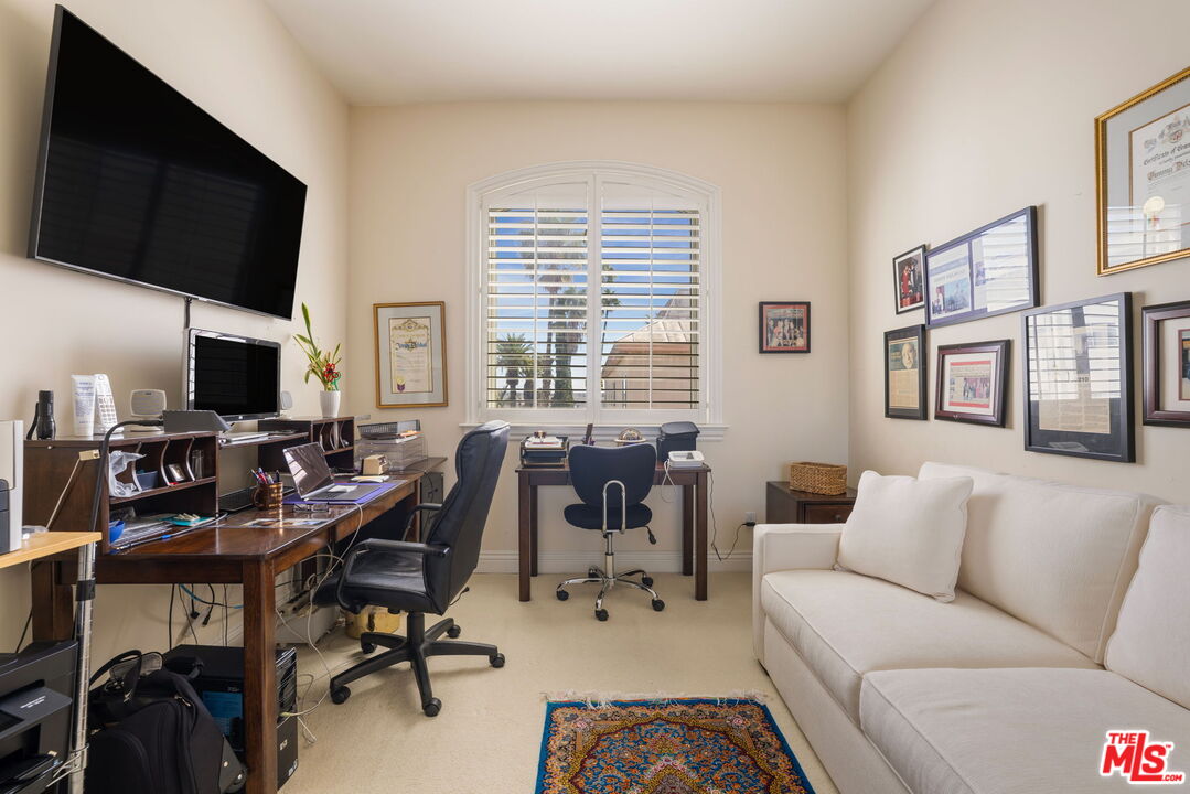 132 S Maple Dr Unit: PH3