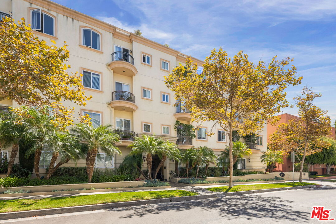 132 S Maple Dr Unit: PH3