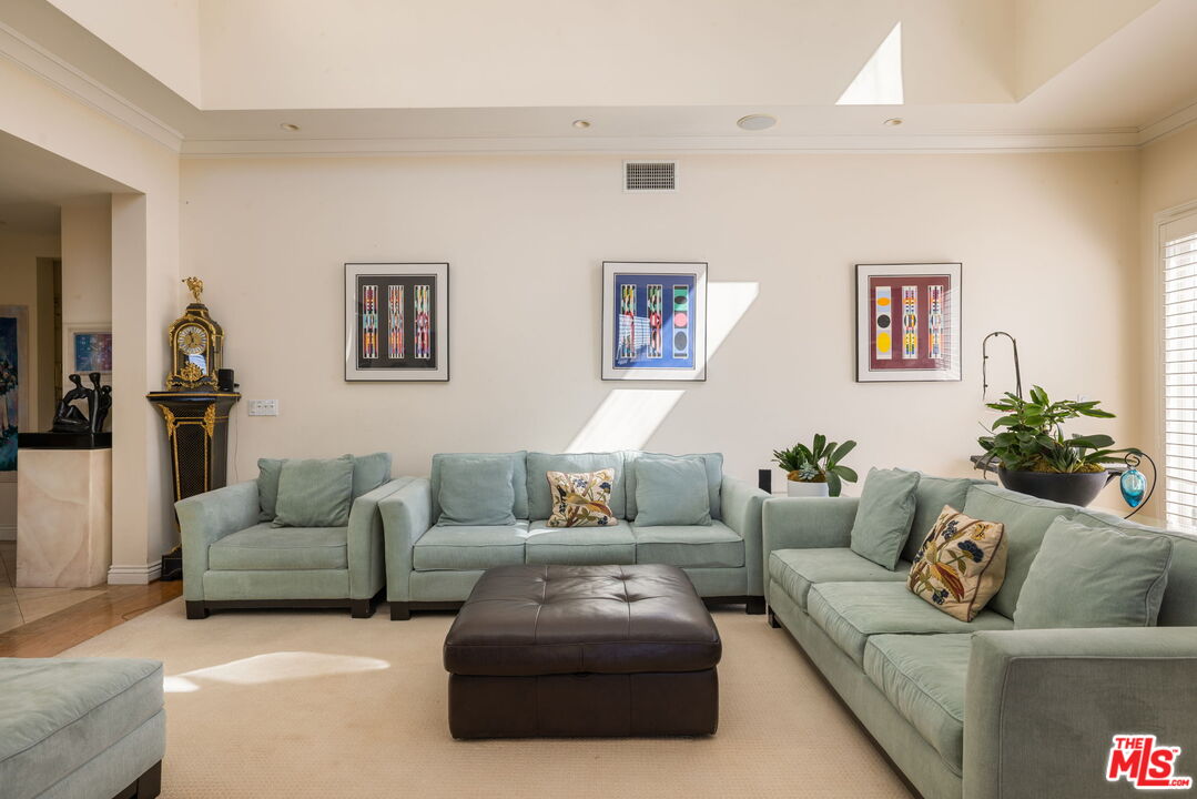 132 S Maple Dr Unit: PH3