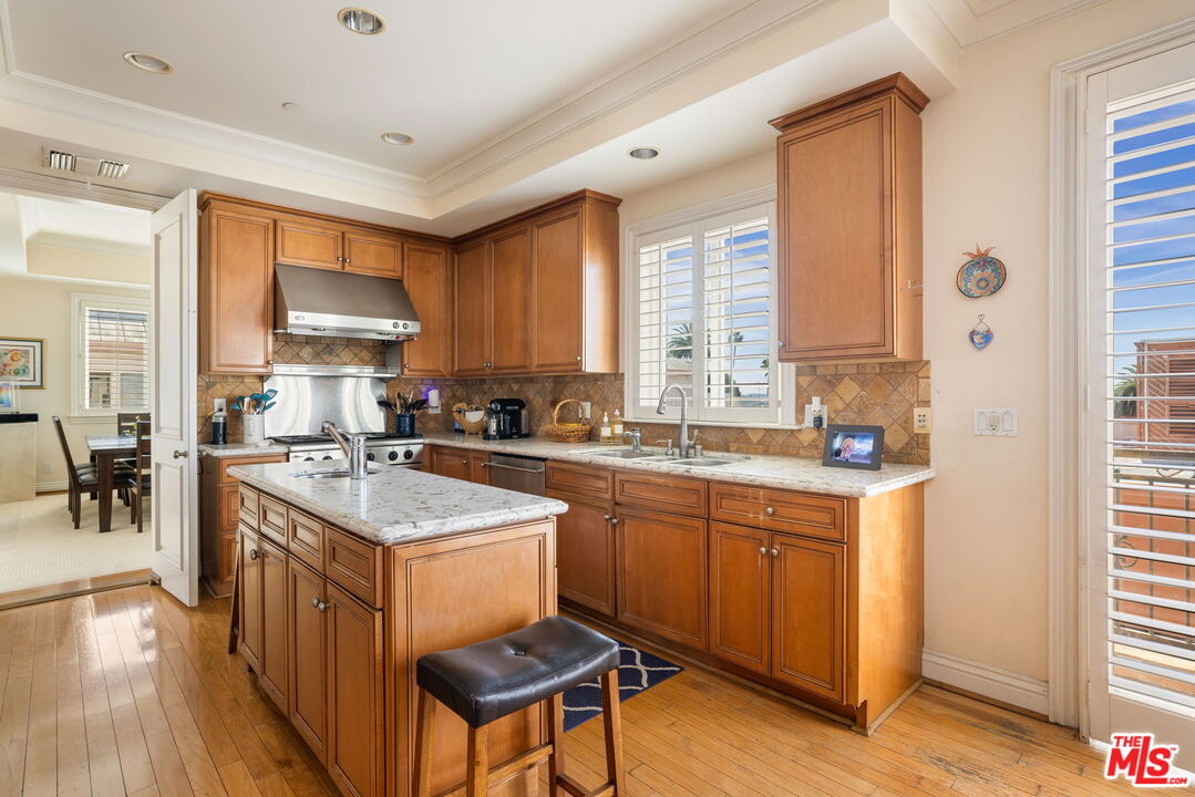 132 S Maple Dr Unit: PH3