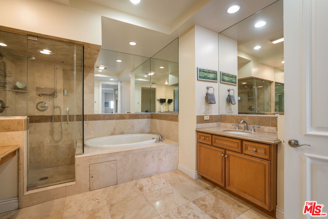 132 S Maple Dr Unit: PH3