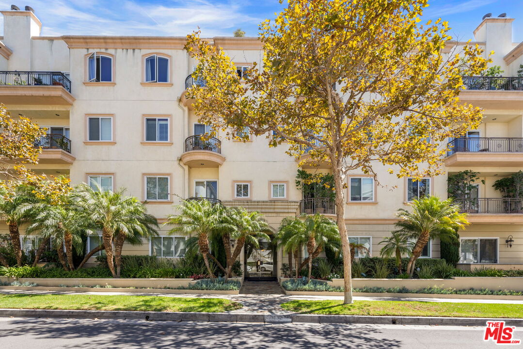 132 S Maple Dr Unit: PH3