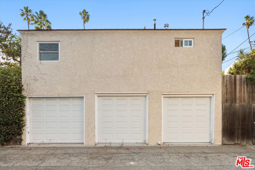 808 Venezia Ave