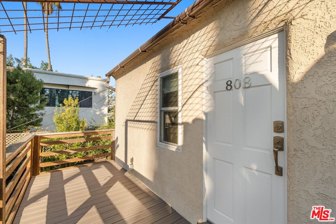 808 Venezia Ave
