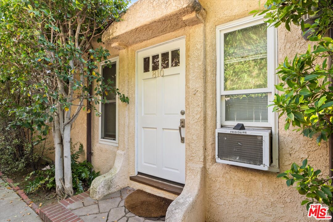 808 Venezia Ave