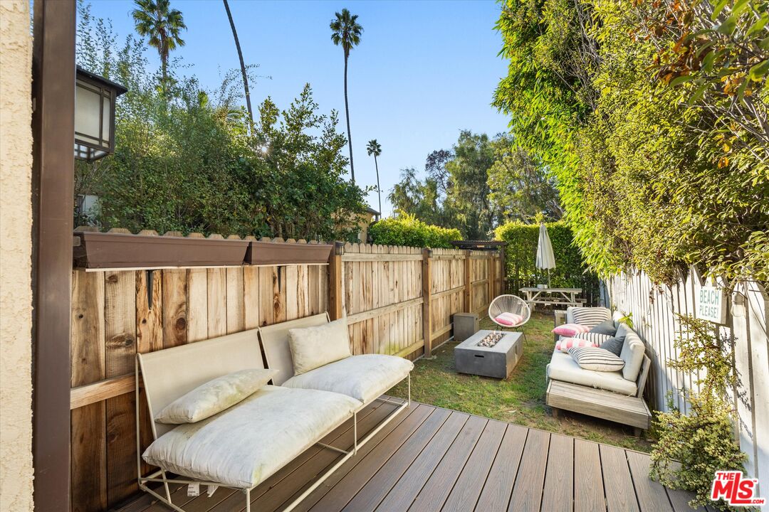 808 Venezia Ave
