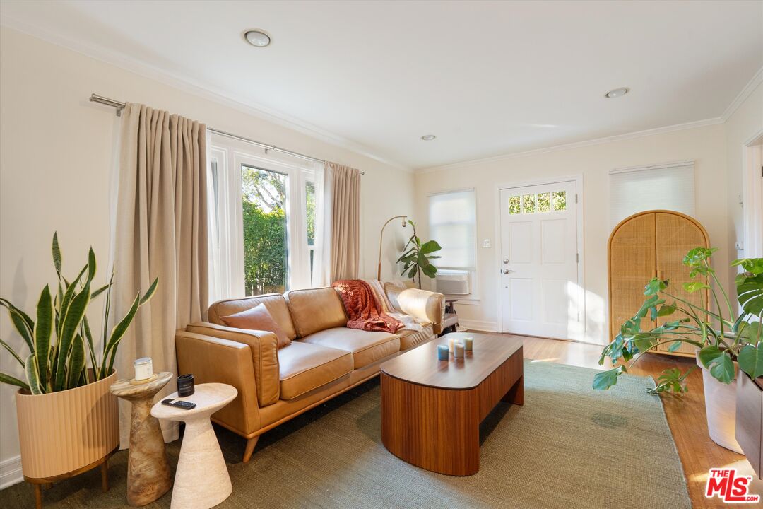 808 Venezia Ave