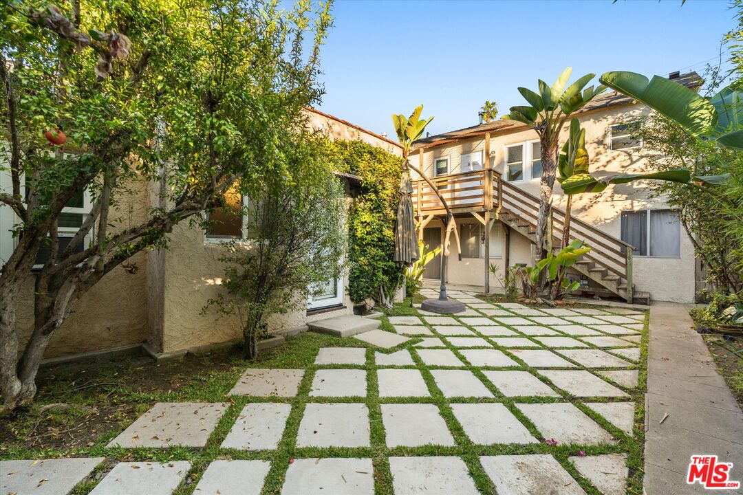 808 Venezia Ave