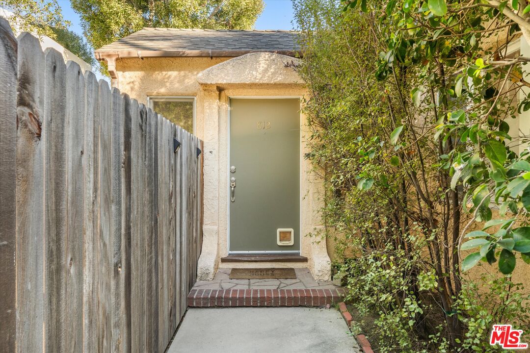 808 Venezia Ave