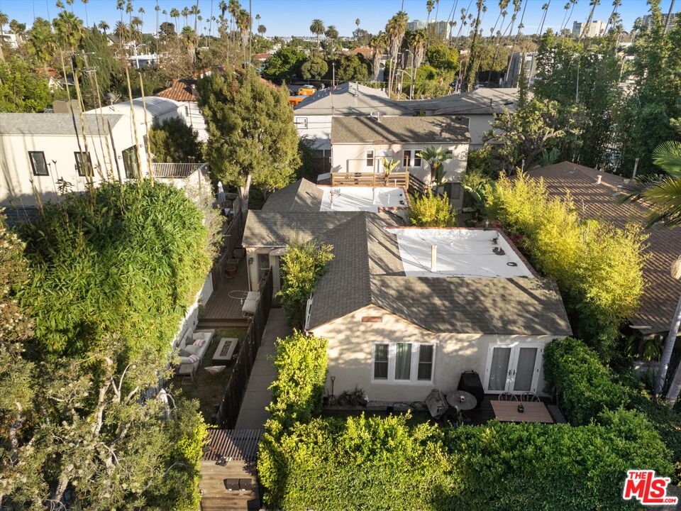808 Venezia Ave