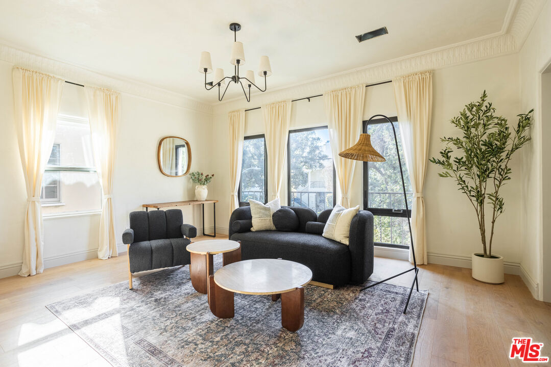 144 N Clark Dr Unit: 202