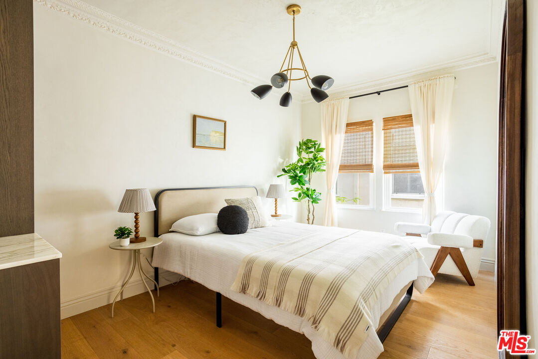144 N Clark Dr Unit: 202