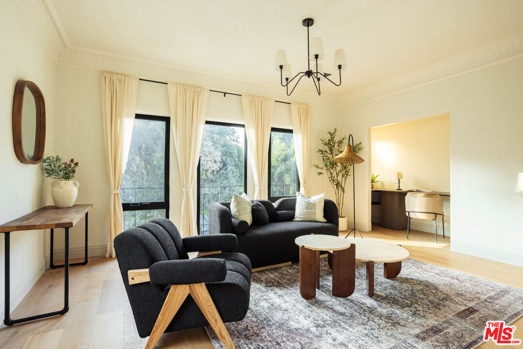 144 N Clark Dr Unit: 202