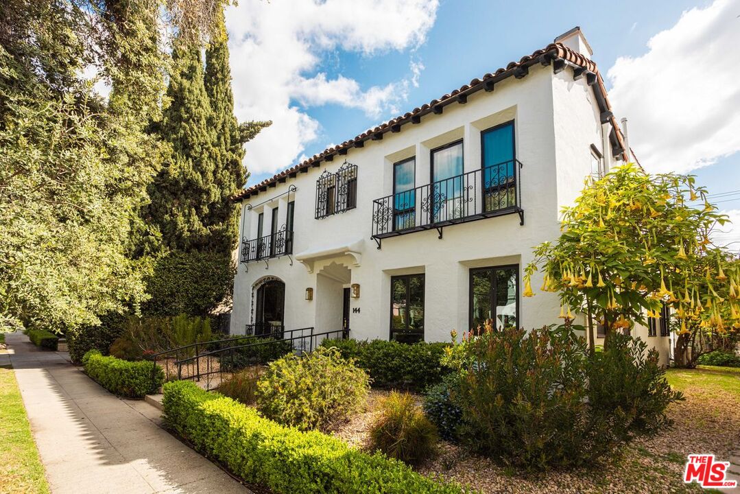 144 N Clark Dr Unit: 202