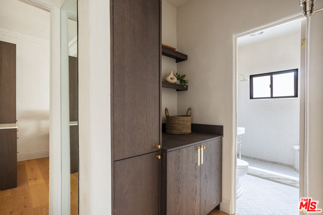 144 N Clark Dr Unit: 202