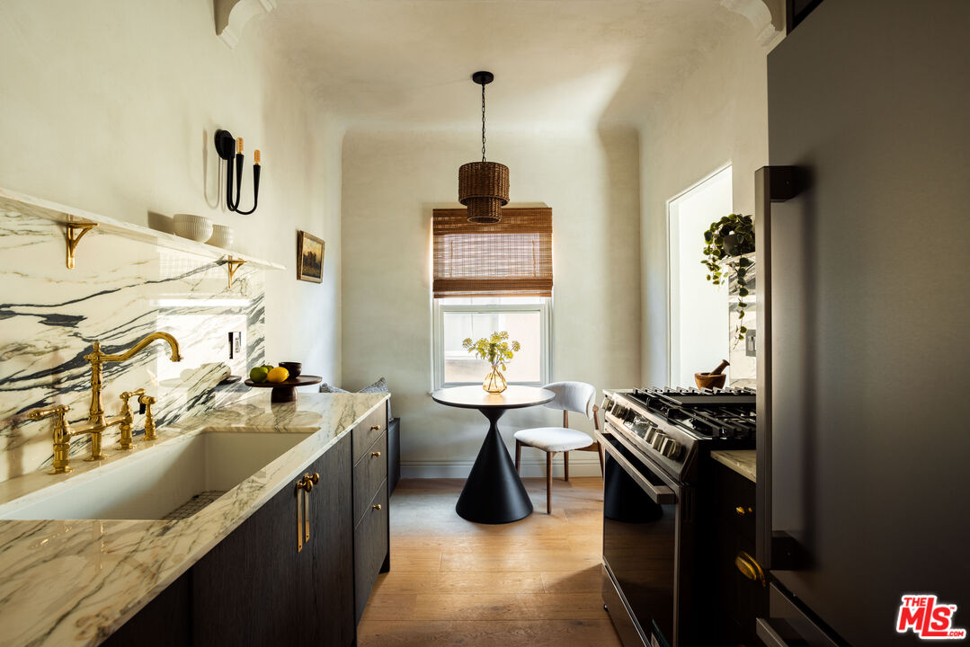 144 N Clark Dr Unit: 202