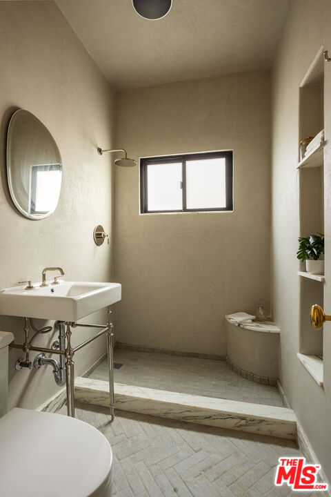 144 N Clark Dr Unit: 202