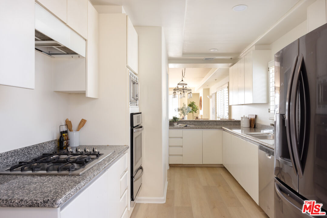 1430 S Bentley Ave Unit: 402