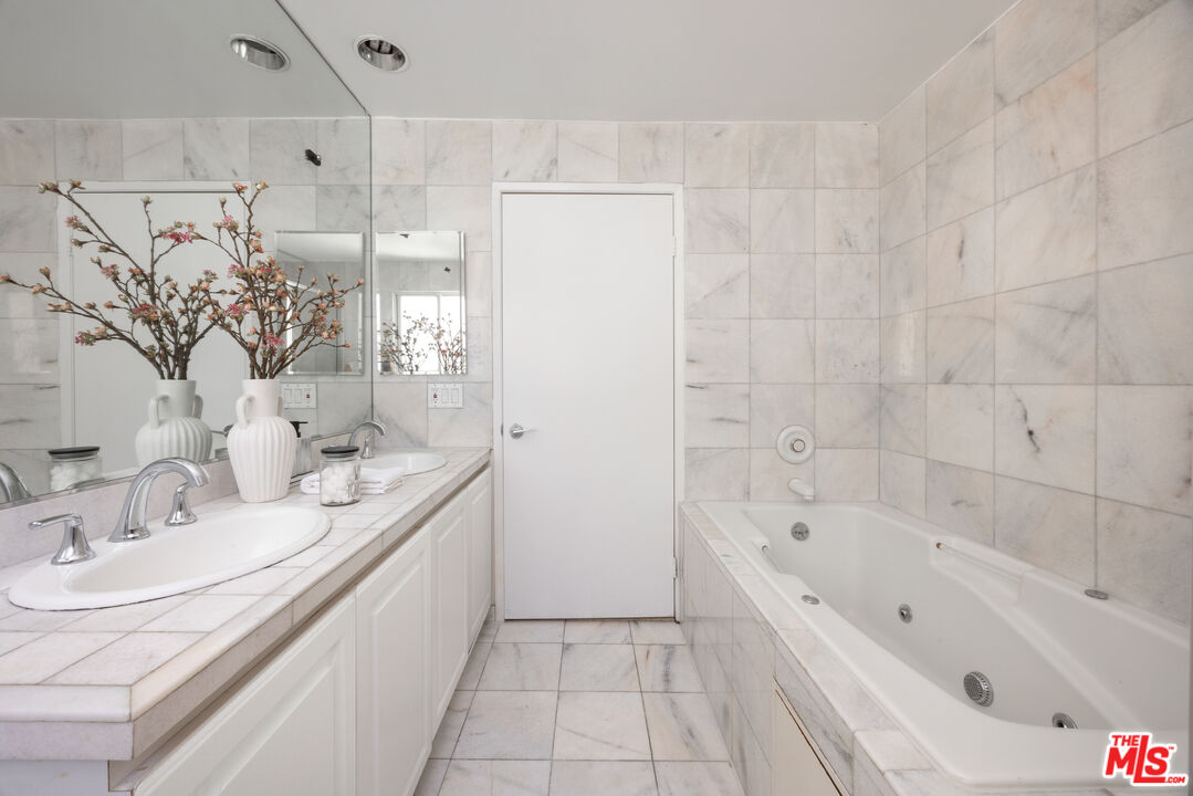 1430 S Bentley Ave Unit: 402