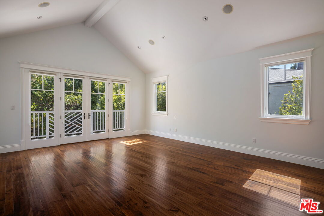 117 S Burlingame Ave