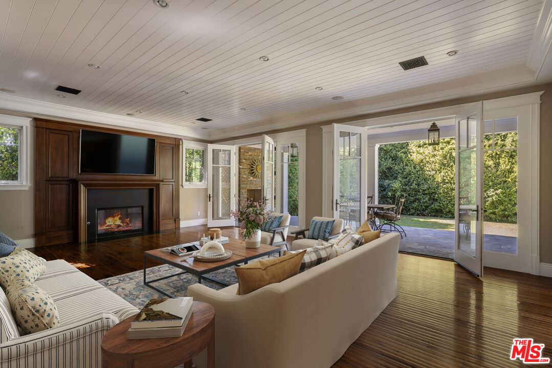 117 S Burlingame Ave