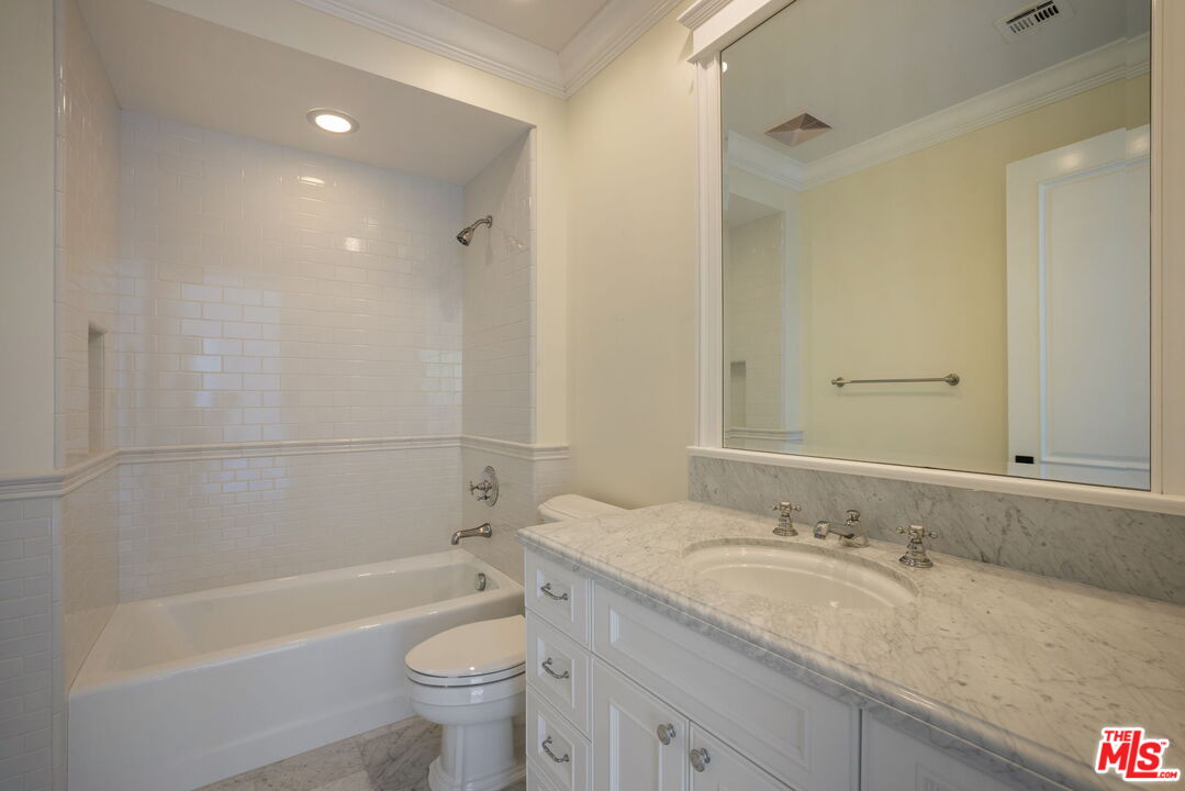 117 S Burlingame Ave