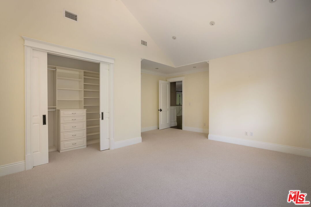 117 S Burlingame Ave