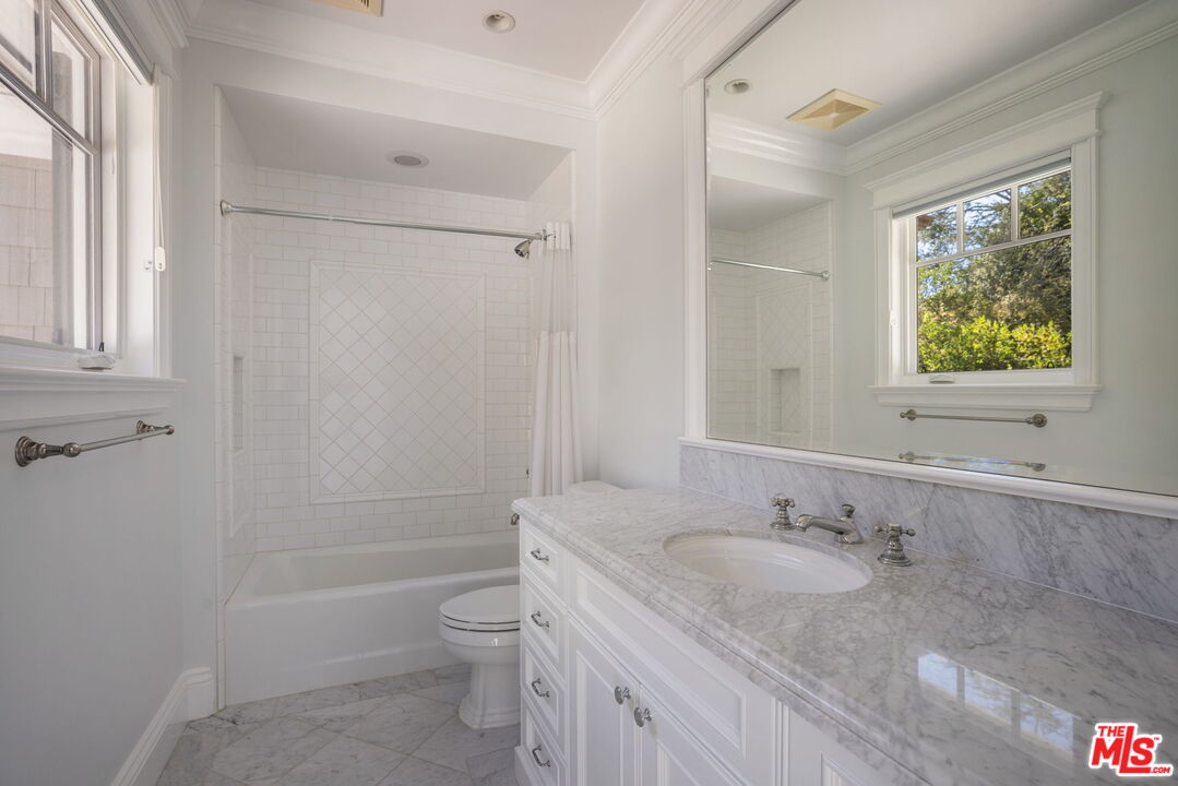 117 S Burlingame Ave