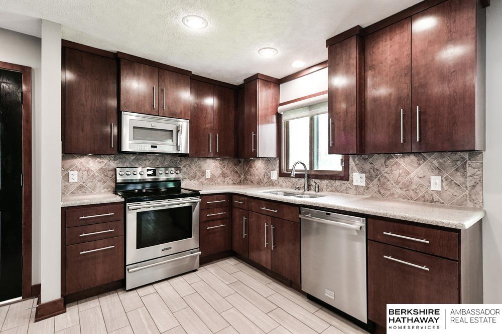 3734 Lynnwood Drive