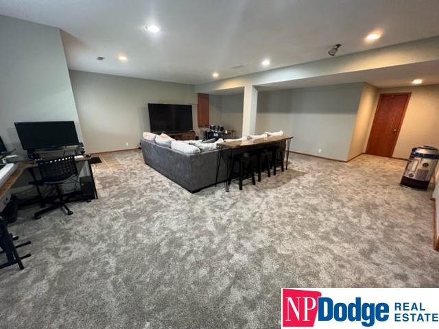 5010 Lakeside Drive