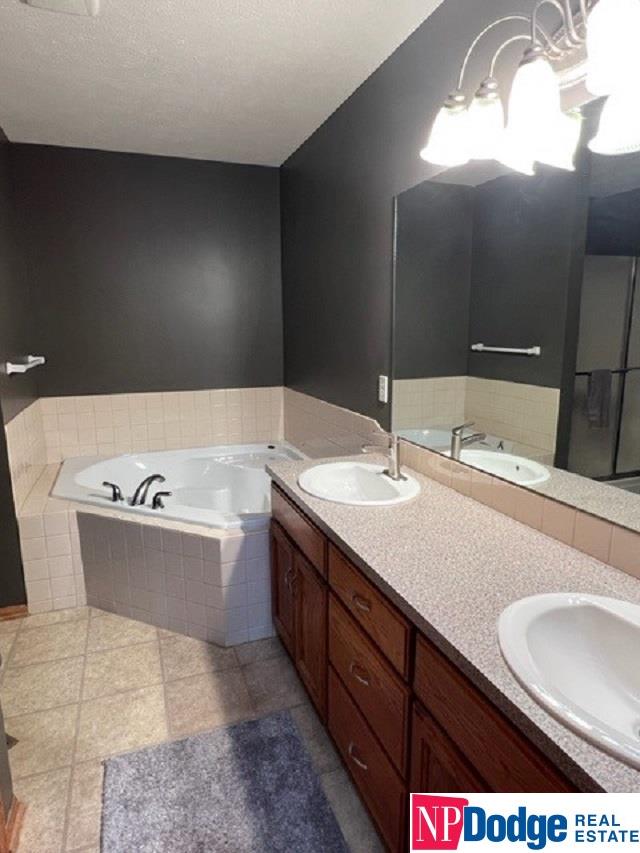 5010 Lakeside Drive