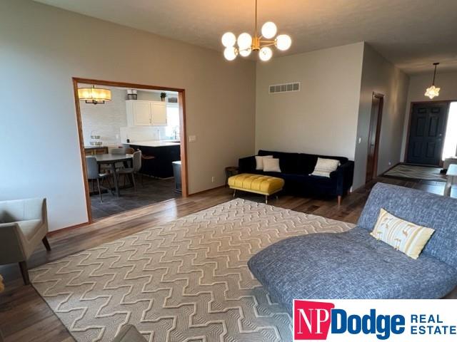 5010 Lakeside Drive
