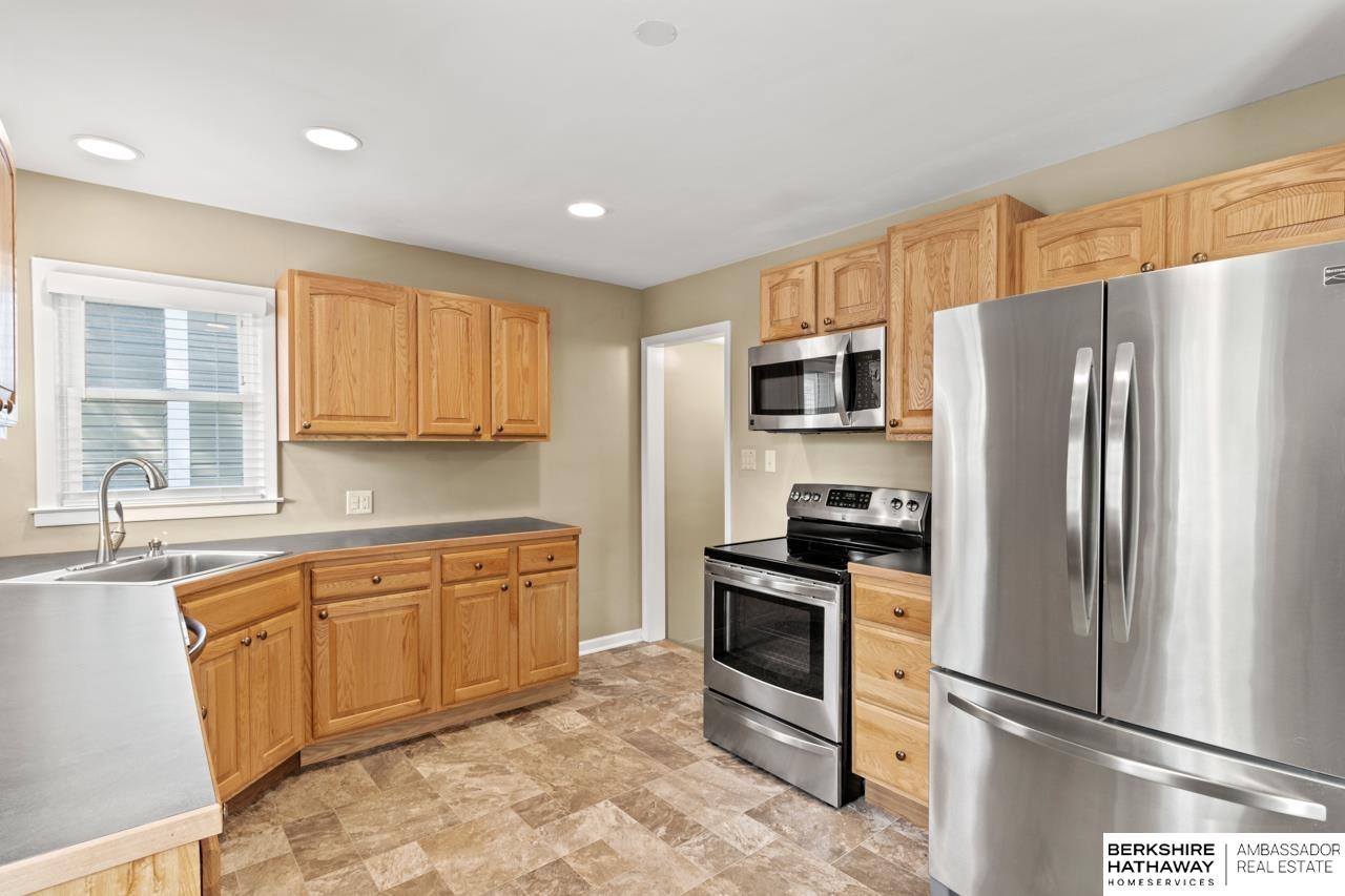 735 E 4th Street