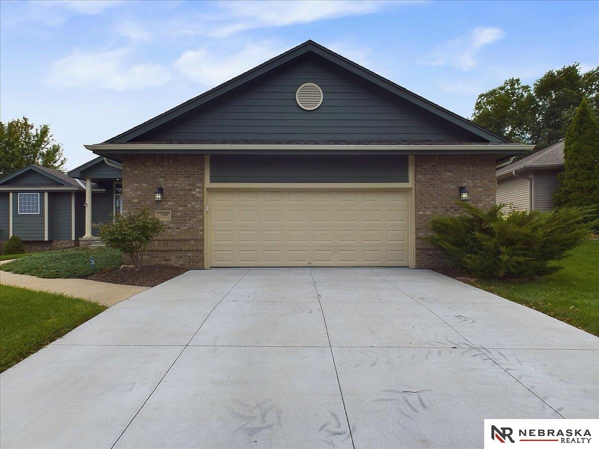 7308 N 155 Terrace