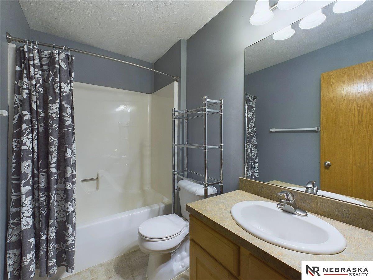 7308 N 155 Terrace