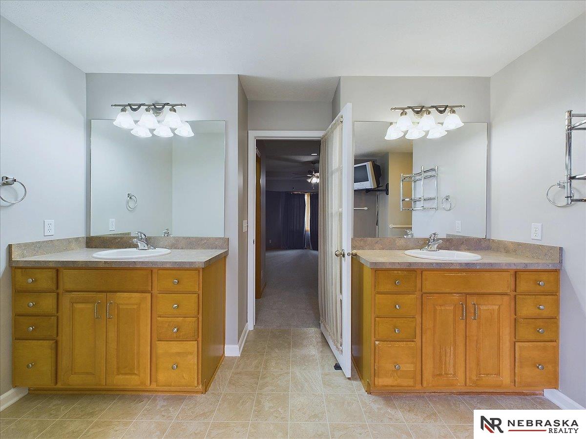 7308 N 155 Terrace