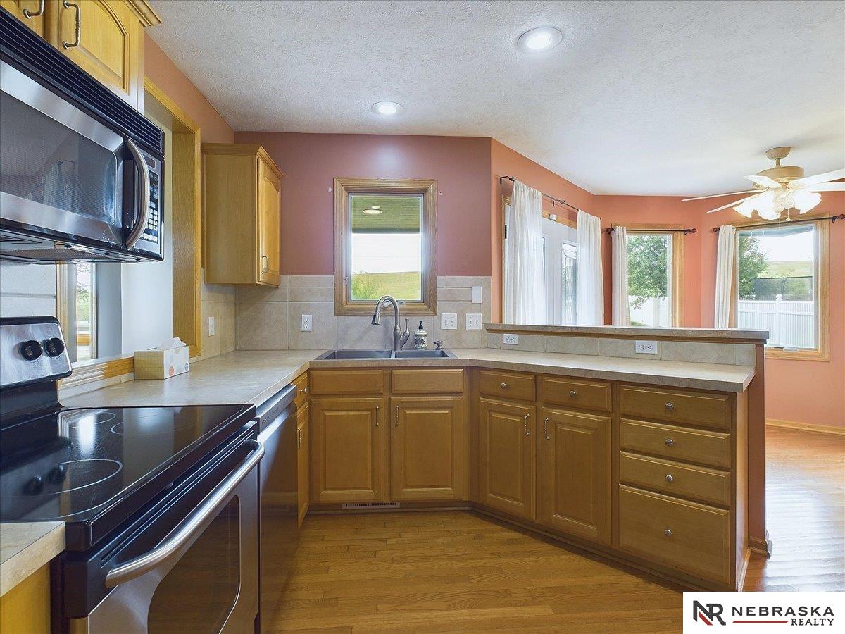 7308 N 155 Terrace