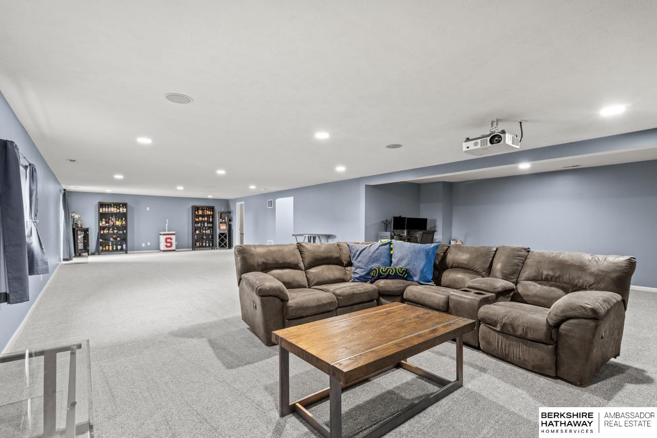 8151 N 159th Street