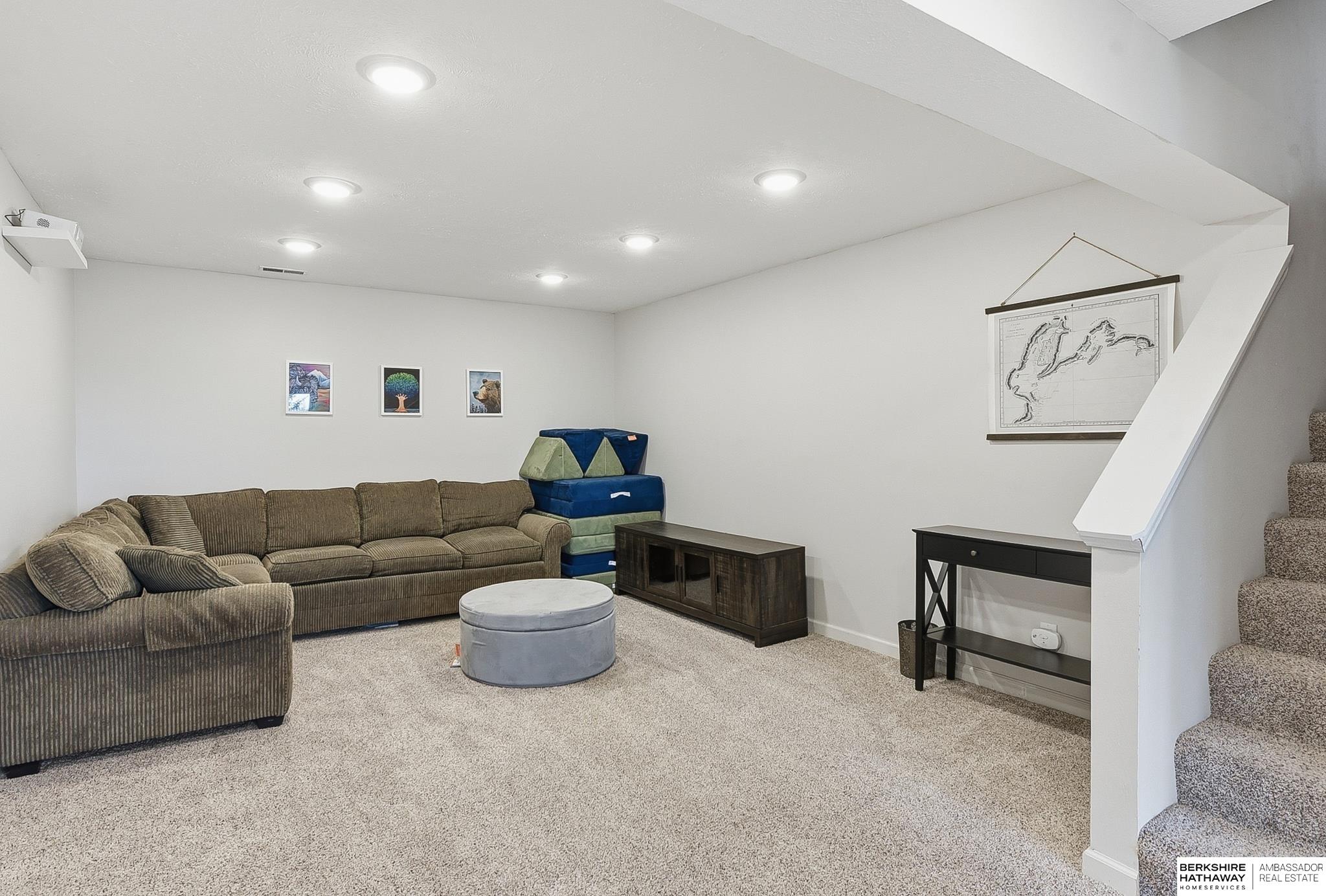 16128 Redwood Street