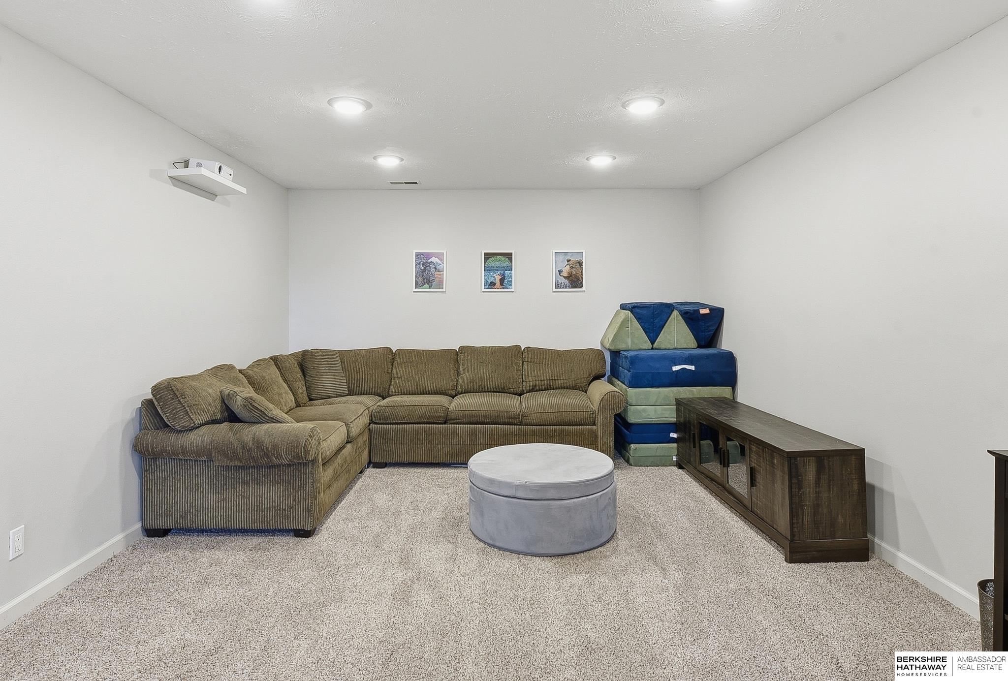 16128 Redwood Street